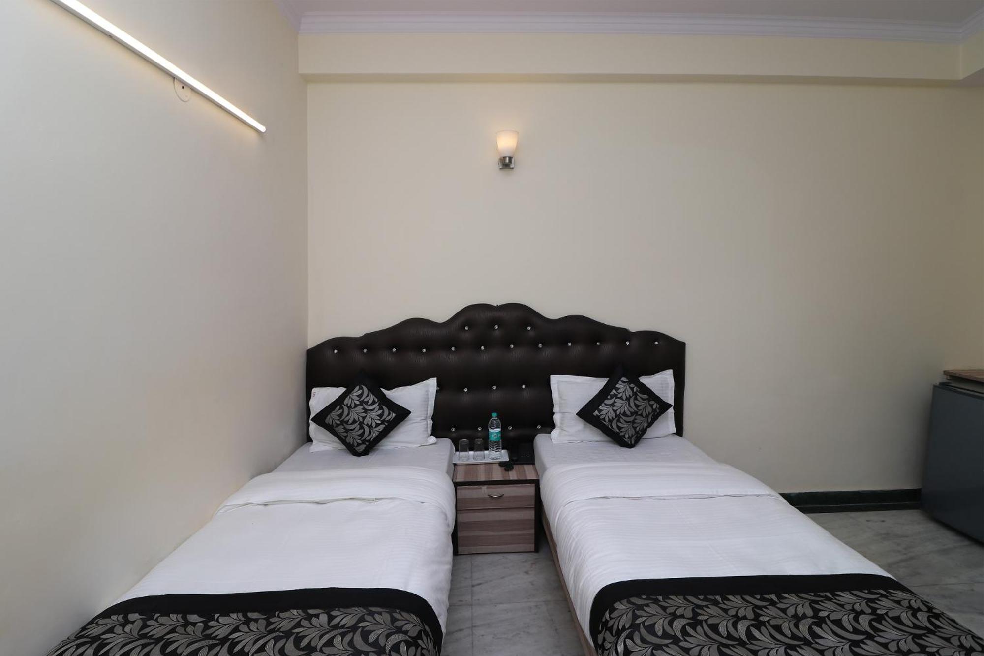 Oyo Hotel Silver Shine Near Gurudwara Shri Bangla Sahib Ню Делхи Екстериор снимка