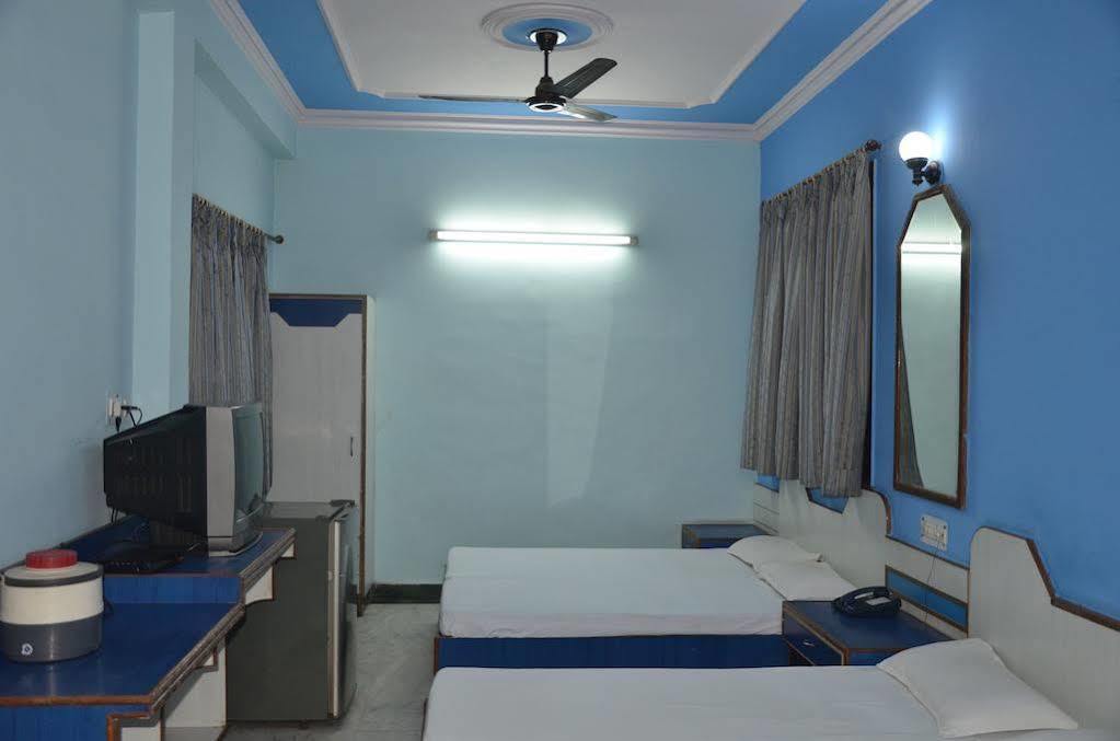 Oyo Hotel Silver Shine Near Gurudwara Shri Bangla Sahib Ню Делхи Екстериор снимка