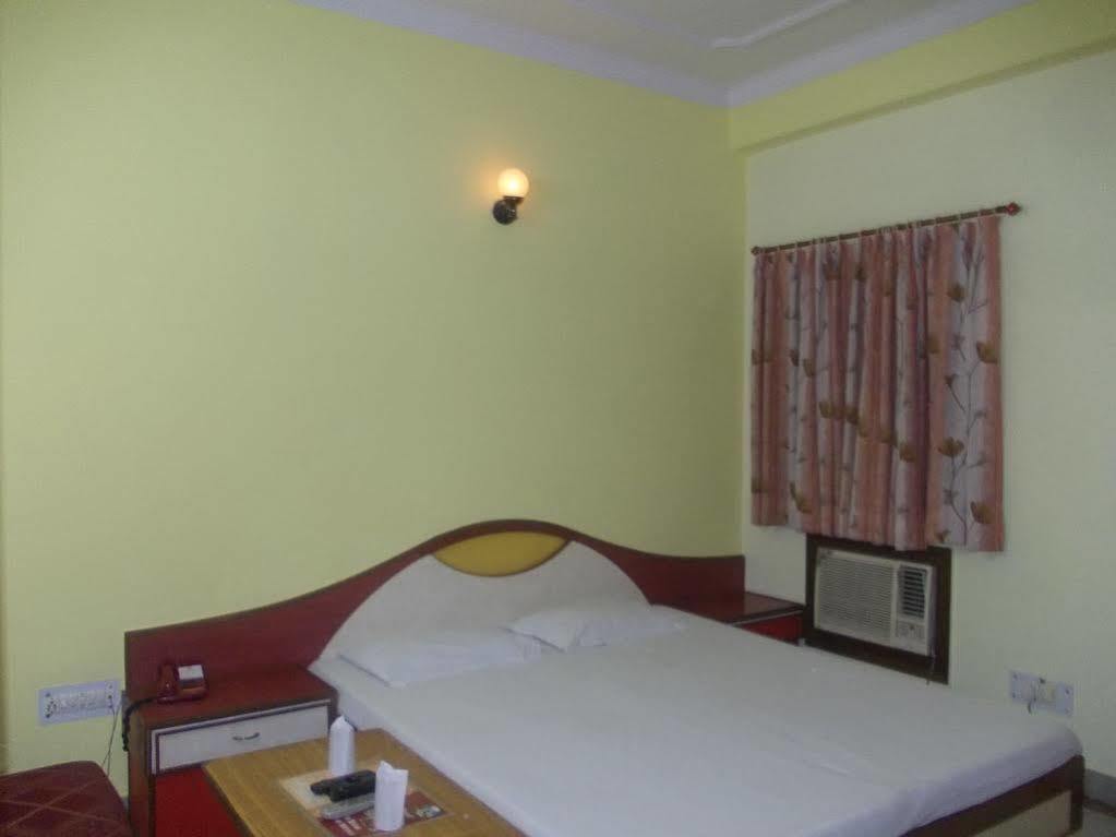 Oyo Hotel Silver Shine Near Gurudwara Shri Bangla Sahib Ню Делхи Екстериор снимка